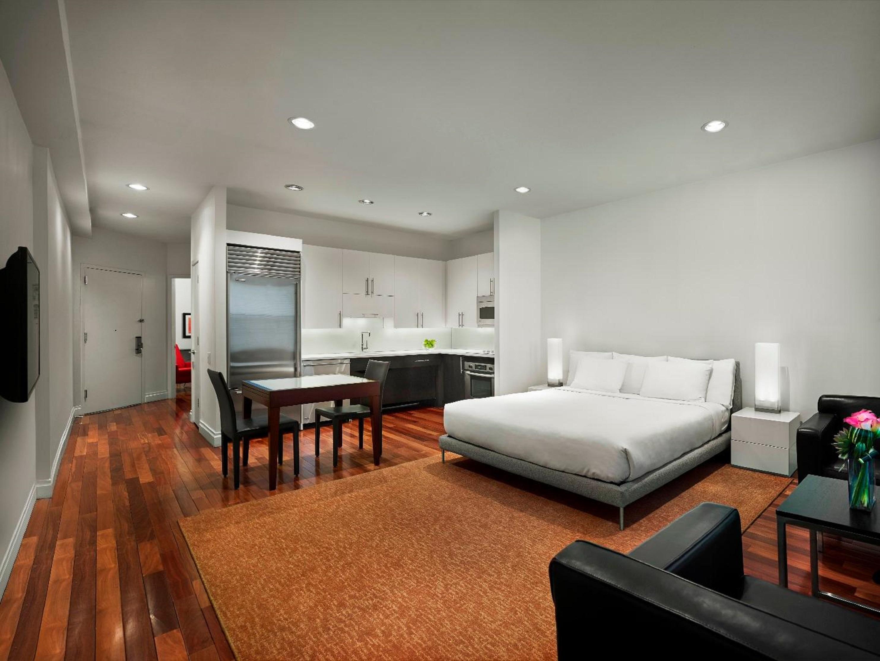 Apartahotel Aka Times Square 4*